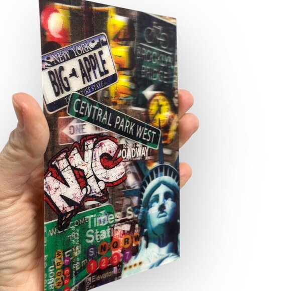 NYC 3D Hologram Postcard Collage Featuring Iconic Landmarks Signs 4 x 6 inches - Picture 2 of 13